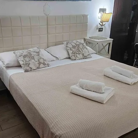 Cavour Colosseo Apartamento *